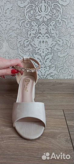 Босоножки женские 35 размер