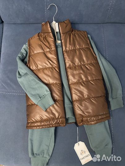 Костюм тройка, зеленого цвета