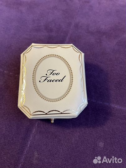 Too faced хайлайтер