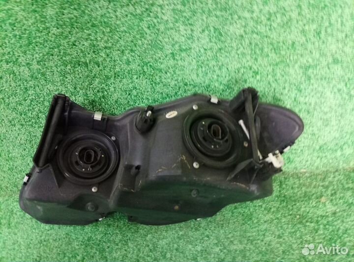 Фара правая Chrysler 300M 2001