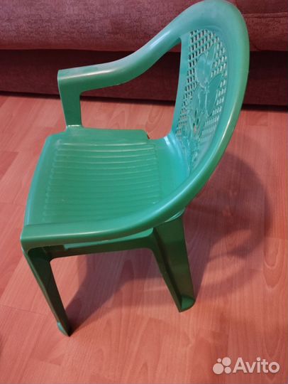 Стульчик детский пластиковый