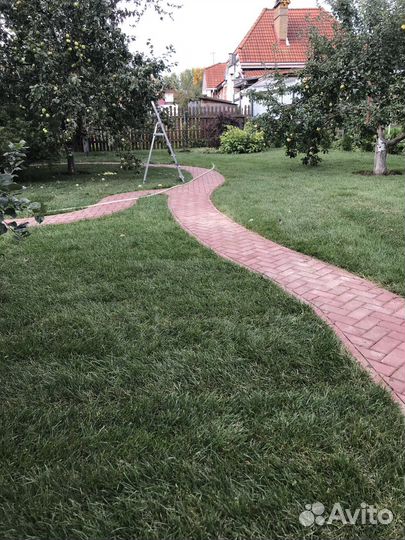 Укладка рулонного газона