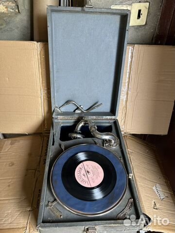 Старинный патефон