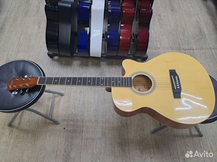 Гитара акустическая с металлическими струнами