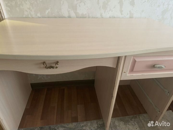 Письменный стол