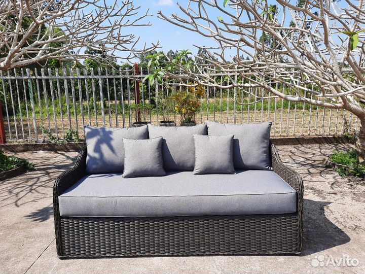 Диван садовый