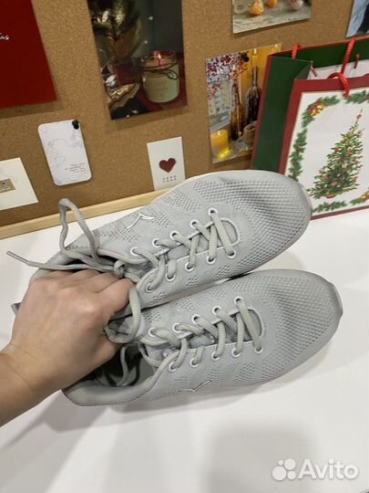 Кроссовки женские