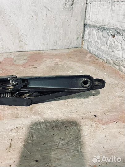 Поводок дворника левый правый на Ford Focus 2