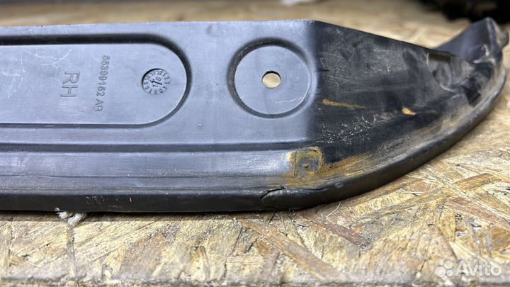 Накладка, молдинг Dodge Challenger