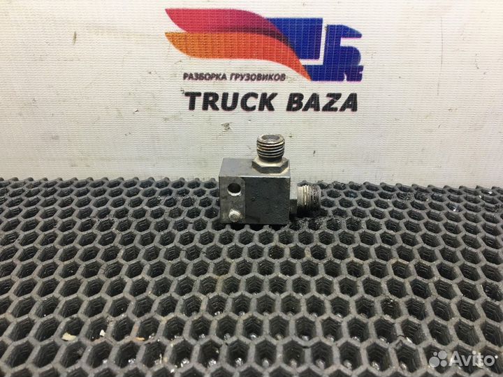 1902861 Соединитель шлангов подъема кабины