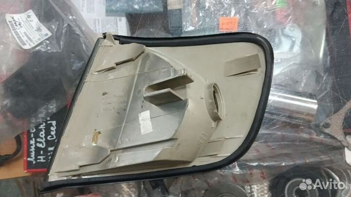 Поворотник Audi A100