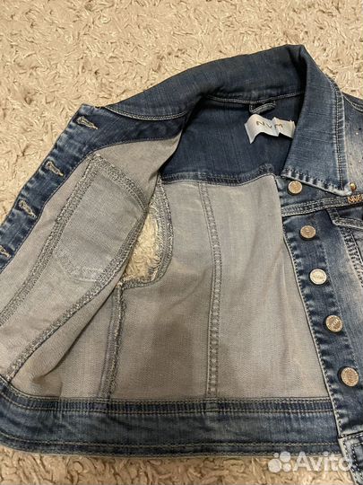 Продам джинсовую жилетку