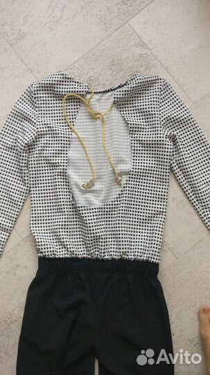 Новый комбинезон с вырезом на спине