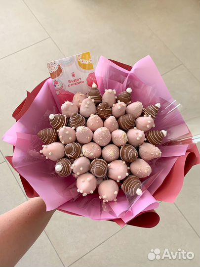 Клубника в шоколаде в букетах, коробках