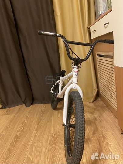 Трюковой велосипед BMX