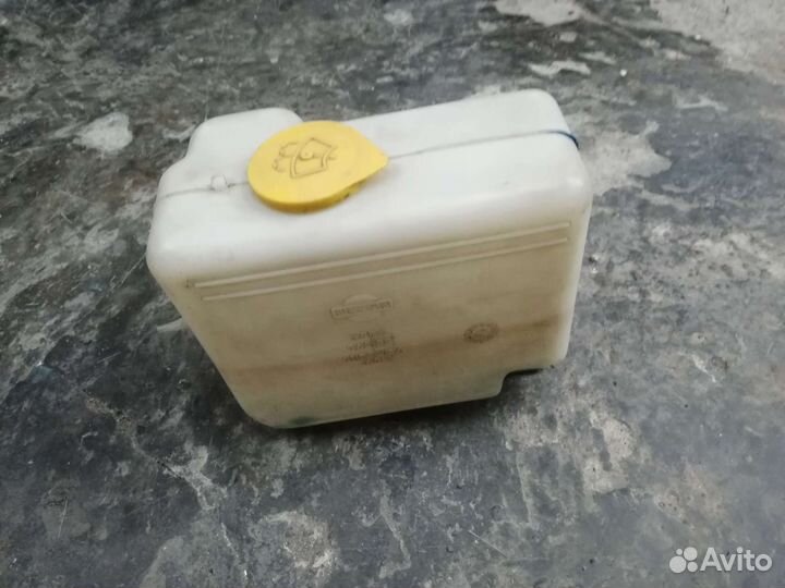 Бачек омывателя Nissan Gt-r 33-34