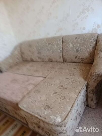 Большой угловой диван