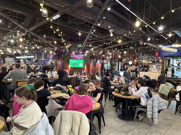 Площадь под островок, 8 м² при входе на Фудхолл