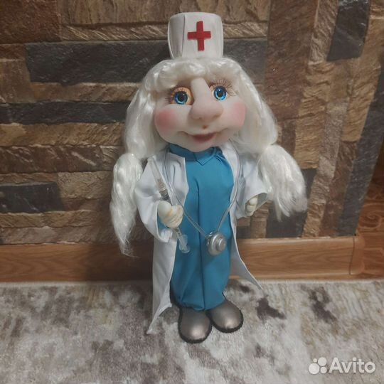 Кукла врач