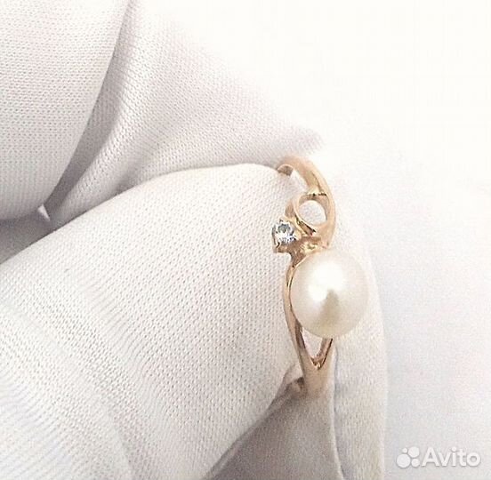 Кольцо с синтетическим камнем Золото