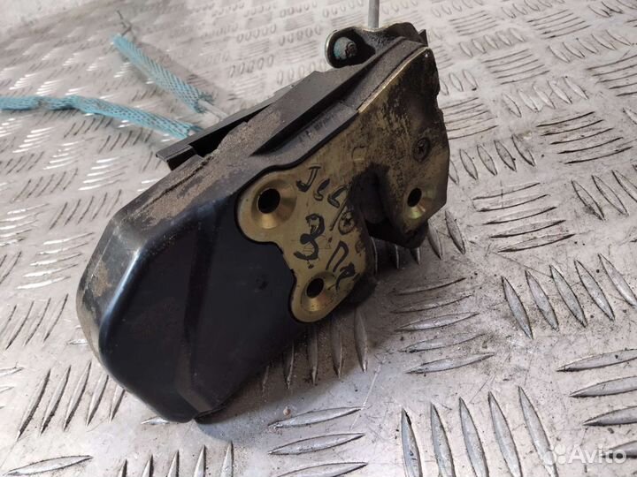 Замок задний правый Jeep Liberty Cherokee kj