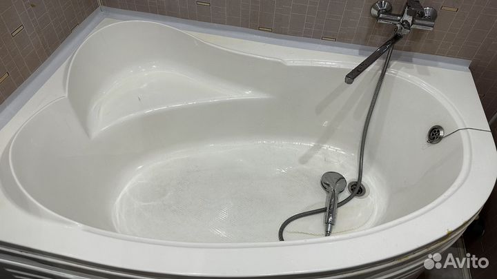 Ванна угловая акриловая