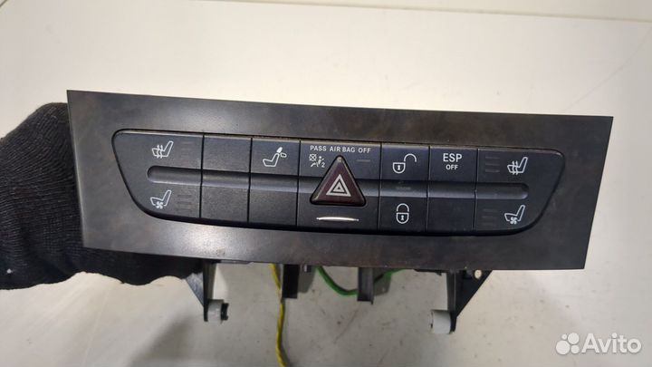 Кнопка аварийки Mercedes CLS C219, 2004