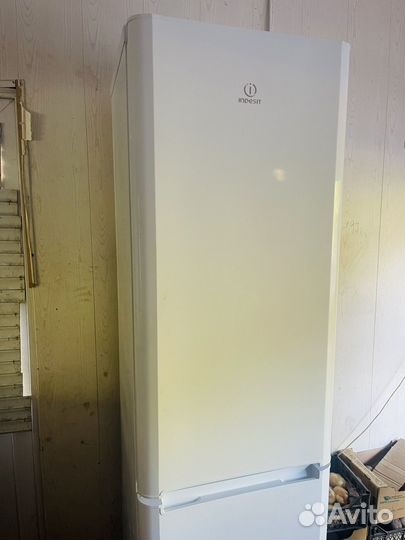 Холодильник indesit