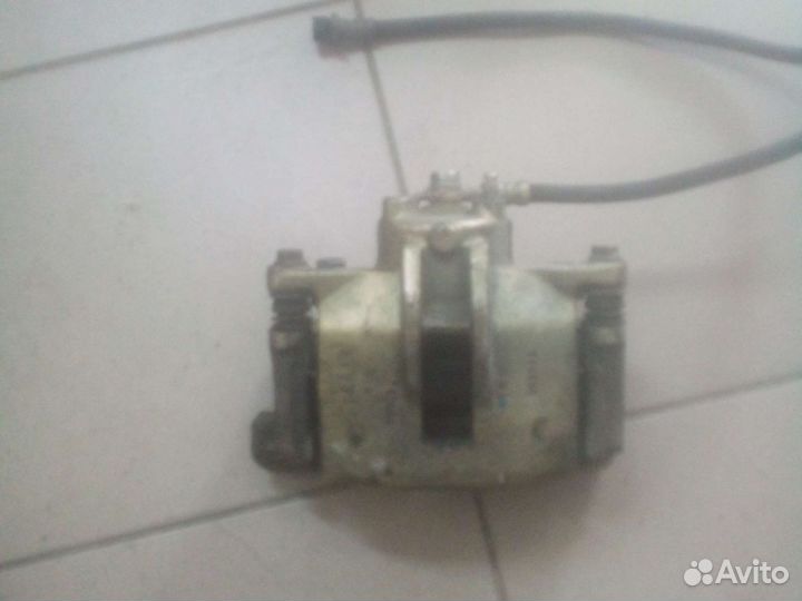 Супорт передний L Toyota Corolla E12 JBC 0585