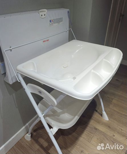 Пеленальный столик складной с ванночкой
