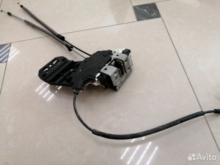 Замок боковой двери передний правый Jeep Cherokee