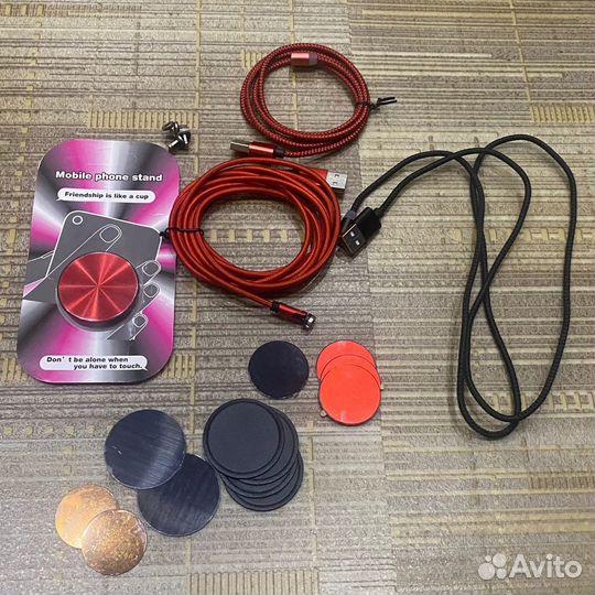 Чехлы на iPhone, шнуры и другое