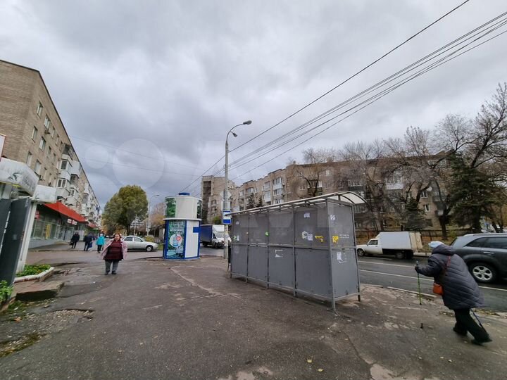 100 м2 с витринами и парковкой на высоком трафике