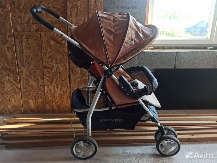 Прогулочная коляска