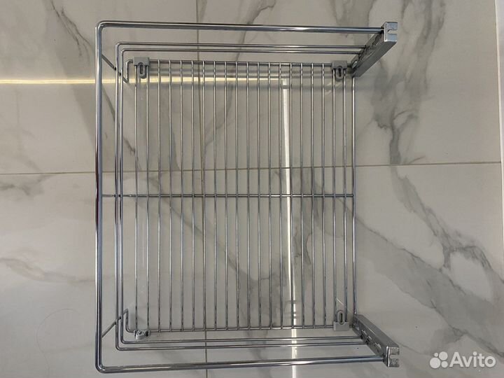 Выдвижная встраиваемая корзина Blum