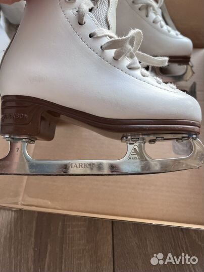 Коньки фигурные Jackson