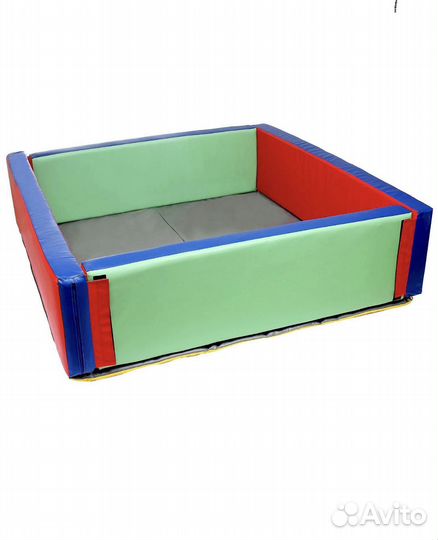 Большой бассейн с шариками