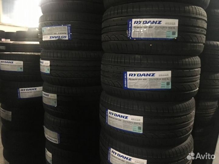 Rydanz Roadster R02 255/35 R19 96W