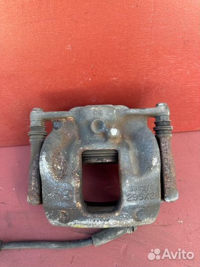 Суппорт тормозной передний левый Mercedes Benz