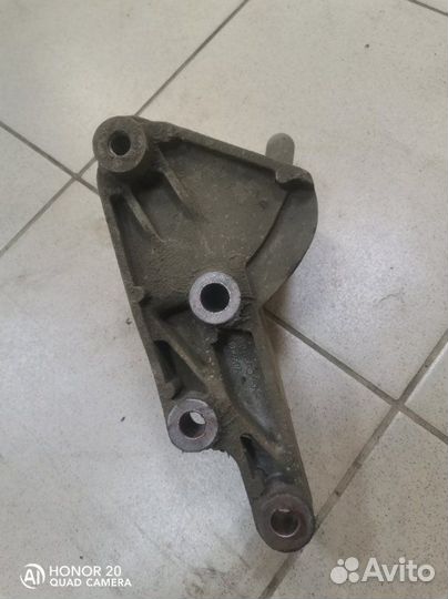 Кронштейн двигателя задний Chevrolet Cruze F16D4