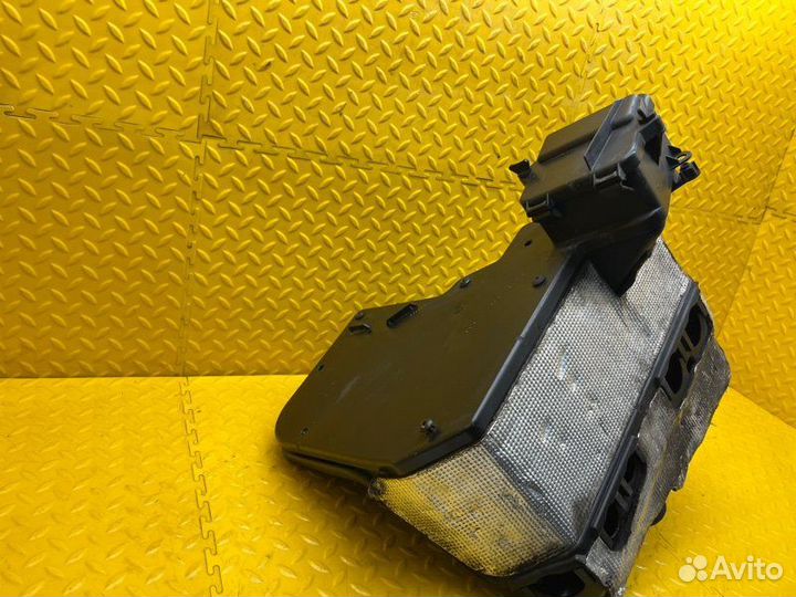 Корпус блока предохранителей Volkswagen Multivan