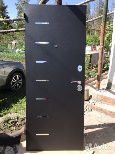 Входные стальные металлические двери