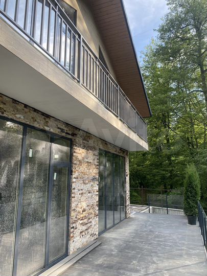 Дом 184 м² на участке 5 сот.