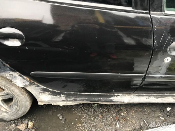Дверь задняя правая Peugeot 206