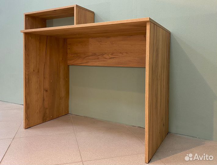 Стол с полками