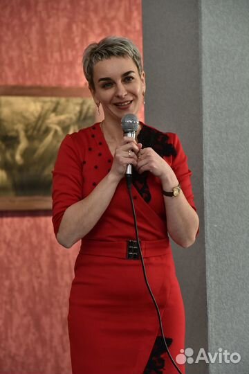 Ведущая-тамада