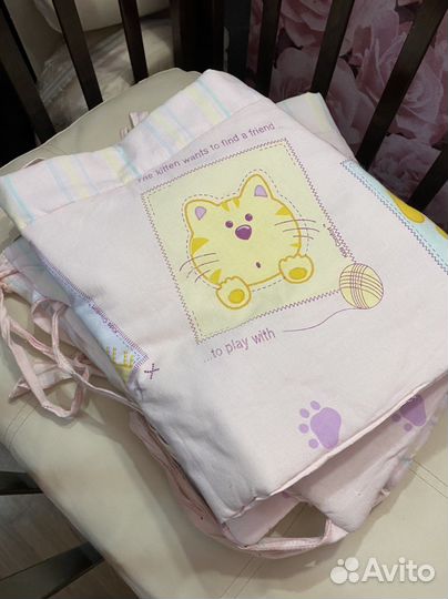 Детская кроватка с маятником