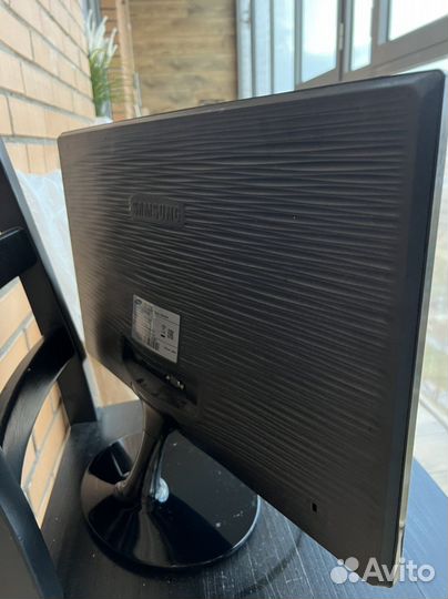 Монитор Samsung s22d300ny
