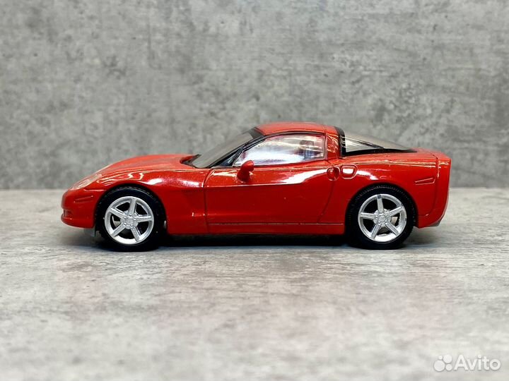 Коллекционная модель Chevrolet Corvette 2006 1:43