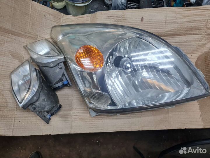 Фара правая Toyota Land Cruiser Prado 120